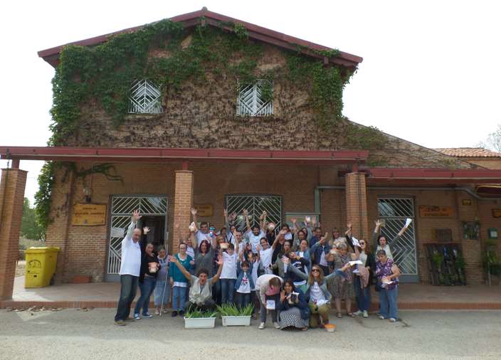 Taller de Cosmética Natural en el Caserío del Henares con el Grupo Amás y voluntarios de Banco Popular
