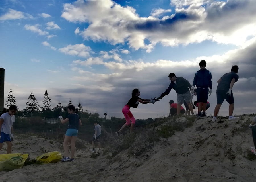 1184 voluntarios participan en el proyecto “Voluntariado en playas y ríos” en Cádiz, Málaga y Madrid